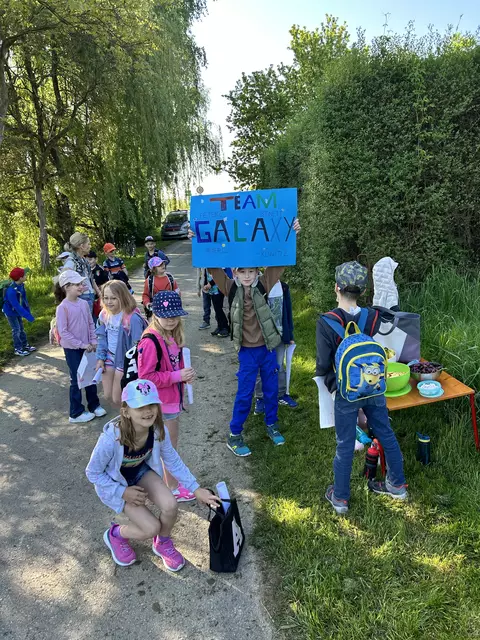Die Schulkolleginnen und Schulkollegen feuerten die Läuferinnen und Läufer an. | Foto: Michaela Resetarics