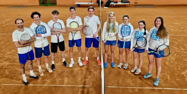 Die Damen und Herren des TSV Hartberg Tennis starten am Samstag, 10. Mai, in die neue Saison. | Foto: TSV Tennis