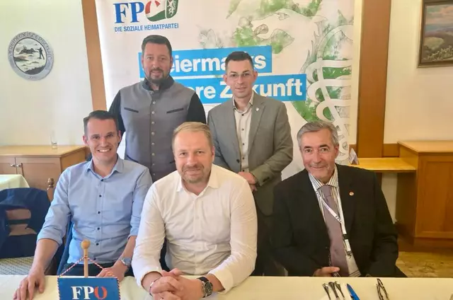 NR-Abg. Markus Leinfellner (weißes Hemd) leitete die Neuwahl | Foto: FPÖ