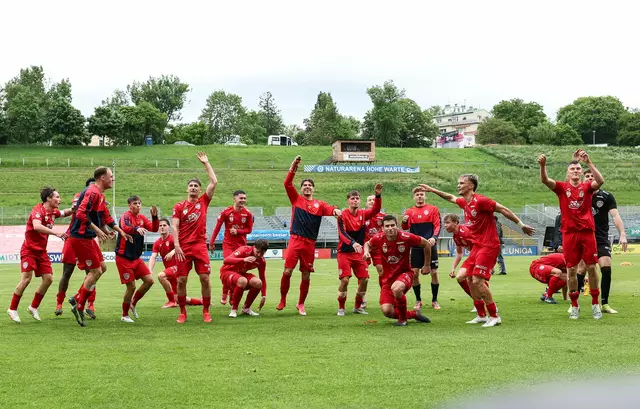 Großer Jubel bei den Kapfenberger Fußballern nach dem 2:0-Sieg bei der Vienna. | Foto: GEPA Pictures