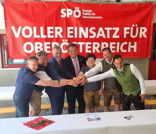 Vizebürgermeister Dieter Radhuber (Spital am Pyhrn), Bürgermeister Bernhard Rieser (Windischgarsten), Nationalratsabgeordneter Reinhold Binder, Bürgermeister und SPÖ-Bezirksvorsitzender Horst Hufnagl (Micheldorf), Bürgermeisterin Maria Benedetter (Rosenau), Bürgermeister Kurt Pawluk (Roßleithen), LAbg. Mario Haas (von links) | Foto: SPÖ