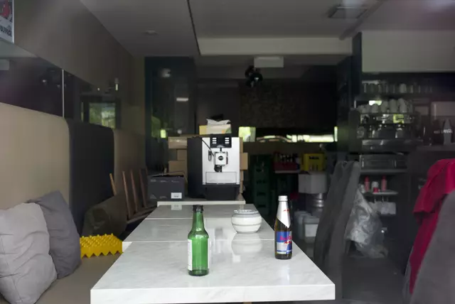 Die Reste auf einem Tisch im Stadtcafé. | Foto: Santrucek