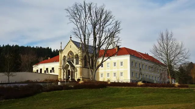 Tragödie &amp; Mythos bringen alljährlich tausende Besucher nach Mayerling. | Foto: © Silvia Plischek