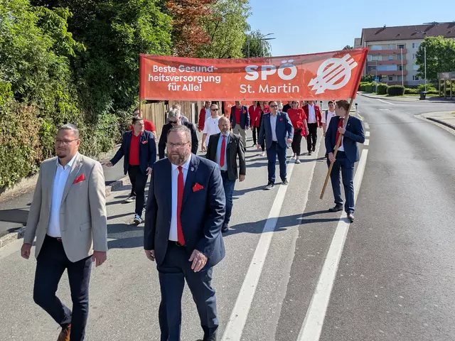 Marsch durch Traun zum Kirchenplatz. | Foto: SPÖ Linz-Land