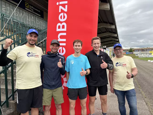 Die meisten Kilometer spulten ab: Christian Slawiczek (Mitte, 46,48 Kilometer), Wolfgang Kastl (links, 40,44 Kilometer) und Mario Peham (39,24 Kilometer). Am Bild mit Stefan Leitenmayr (Union Perg) und Robert Langeder (X-Event). | Foto: Meinbezirk Perg/Köck