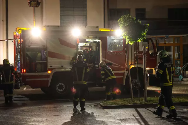 Zwei Personen wurden leicht verletzt, darunter auch jene Person, die das Feuer löschen konnte. | Foto: laumat/Matthias Lauber