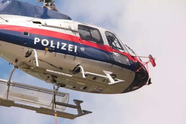 Die drei Wanderer wurden vom Polizeihubschrauber unverletzt ins Tal nach Prägraten gebracht. | Foto: Symbolbild Archiv