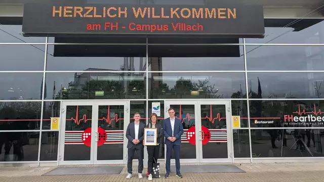 Das erfolgreiche Team vor der FH  | Foto: HAK Spittal/Drau