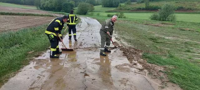 Die Feuerwehren standen mehrere Stunden im Einsatz. | Foto: Bezirksfeuerwehrkommando Güssing