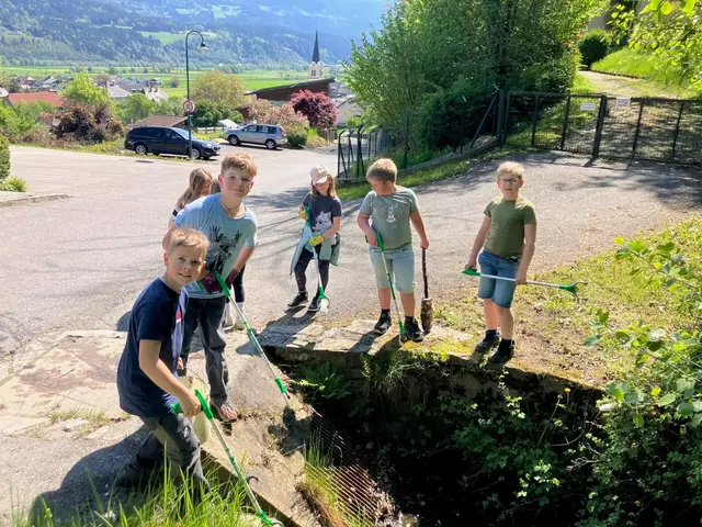 Gemeinsam haben die Volksschüler Müll gesammelt und Wertvolles gelernt. | Foto: KEM Unteres Drautal