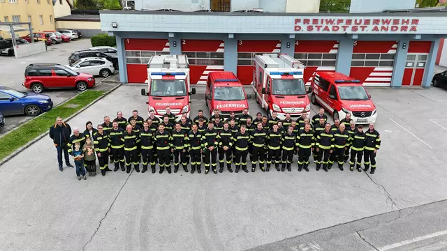 Die sechs Feuerwehren der Gemeinde St. Andrä wurden mit der neuen, blauen Einsatzuniform KS03 ausgestattet. | Foto: FF St. Andrä