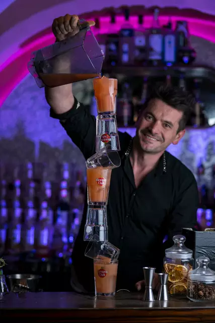 Cocktail-Weltmeister Stefan Haneder ist für die Drinks verantwortlich. | Foto: Mabel Lounge