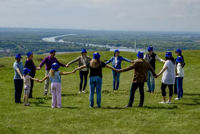 Hainburg ist Teil einer EU-Initiative mit dem Nachbarland Slowakei mit einer Menschenkette unter dem Titel "Hand in Hand für unser Europa" | Foto: Radoslav Gajdos