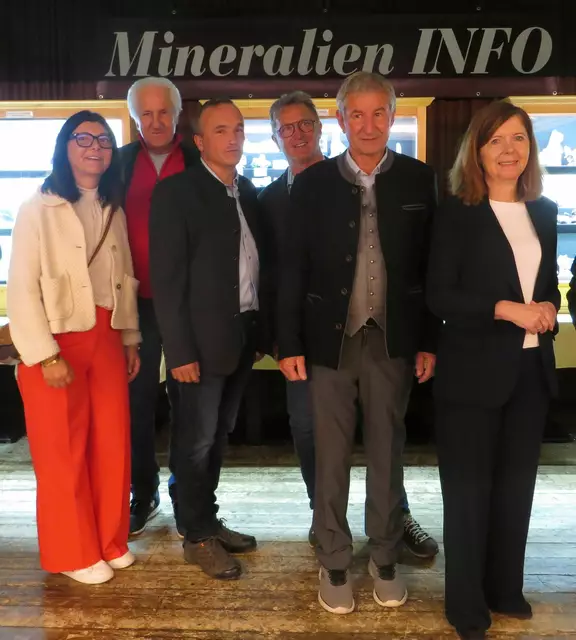 V.r. Mag. Waltraud Langer. Prof. Erwin Burgsteiner, Bruno Baitz (TVB), Vz.Bgm. Georg Meilinger, Walter Innerhofer (TVB),Ingrid Maier-Schöppl (TVB) | Foto: Langer