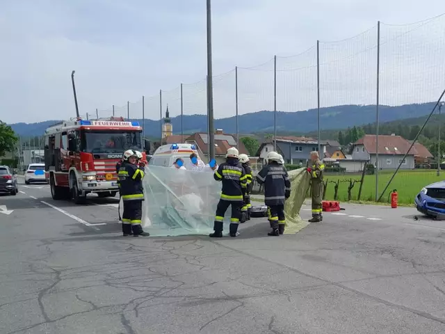 Beim Verkehrsunfall am Wochenende in Oberhaag wurde die FF Pitschgau-Haselabach zur Unterstützung der FF Oberhaag alarmiert. | Foto: FF Pitschgau-Haselbach/Facebook