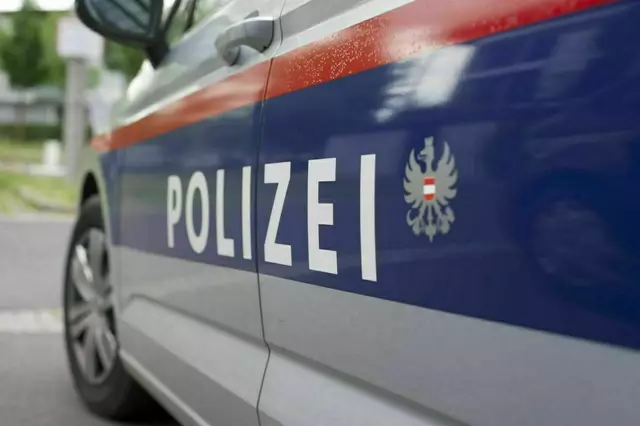Bei einem Verkehrsunfall in Rohr im Gebirge wurde ein Motorradfahrer verletzt. Der Unfalllenker bemerkte den Unfall, fuhr jedoch davon, ohne dem Verletzten zu helfen. (Symbolfoto) | Foto: BRS