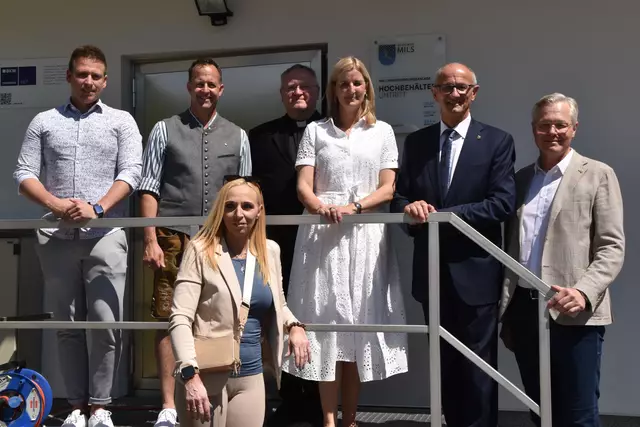 AEP-GF Anita Lendl, Vizebgm. Daniel Pfeifhofer, Pfarrer Norbert Zur, Bgm. Daniela Kampfl, LH Anton Mattle, GF Robert Wendlinger | Foto: Kendlbacher