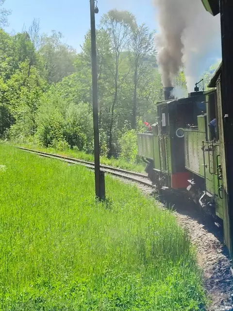 Mit vollem Rauch durch die Landschaft.
