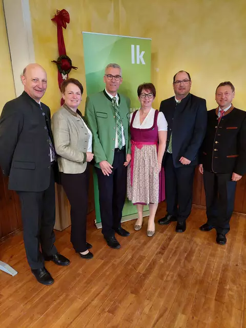 v.l.: Bezirkshauptmann Andreas Riemer, Landwirtschaftskammer NÖ Vizepräsidentin Andrea Wagner, BBK-Obmann-Stv. Fritz Buchinger, BBK-Obmann-Stv., Bezirksbäuerin Eva Hagl-Lechner, BBK-Obmann Mathias Holzer und NR, Obmann des Landesverbandes für bäuerliche Direktvermarkter NÖ, Johann Höfinger. | Foto: BBK Tullnerfeld