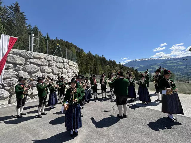 Die Musikkapelle Mils sorgte bei der Eröffnungsfeier für festliche Stimmung. | Foto: Kendlbacher