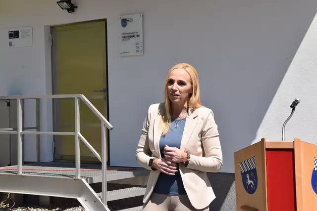 AEP-GF Anita Lendl erkläte die Details des neuen Hochbehälters. | Foto: Kendlbacher