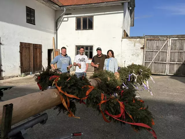 Stefan (l.) und Christian Mühleder (2. v. r.) mit dem Rohrbach-Berger Bürgermeiser Andreas Lindorfer und Vizebürgermeisterin Bettina Stallinger. | Foto: Stadtgemeinde Rohrbach-Berg