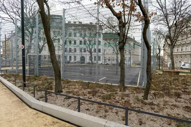 Eine Frau soll am frühen Sonntagmorgen am Wieningerplatz mutmaßlich Opfer einer Vergewaltigung geworden sein. (Archiv)
 | Foto: Markus Spitzauer