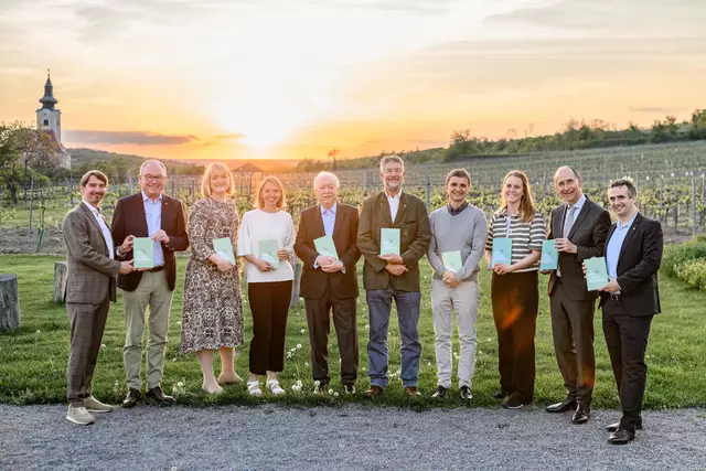 Forschungsheuriger „Heurika“ in Röschitz mit Buchpräsentation von „Neu.Land.Wissen-Gespräche über die Forschung“. | Foto: Jürgen Maier