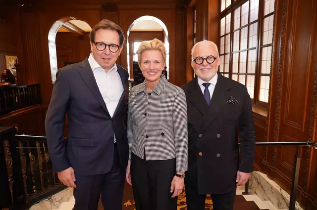 Falstaff-Herausgeber Wolfgang Rosam (r.) mit Familie Reiterbauer. | Foto: Andreas Tischler