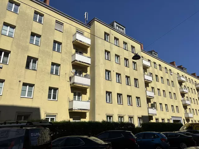 In den Wohnbauten in der Moosbruggergasse sollen viele ältere Menschen leben. | Foto: Michael Marbacher/MeinBezirk