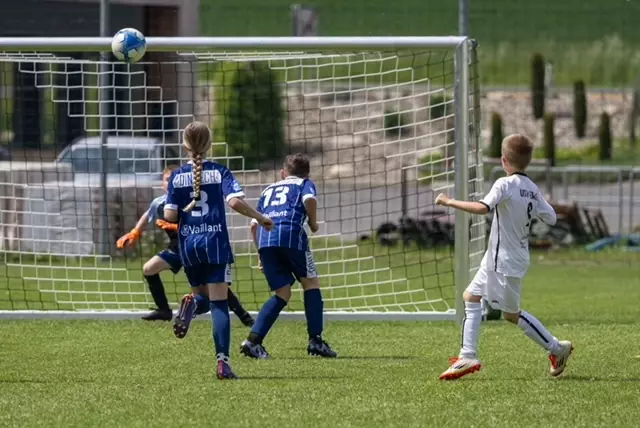 Spannung pur im Cup-Halbfinale zwischen Gnas und St. Stefan im Rosental.  | Foto: Anna Kranz 
