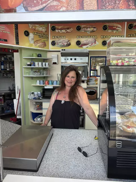 Aus dem "Treffpunkt zum 5er" nicht mehr wegzudenken: Betreiberin Eva Meizenitsch.  | Foto: MeinBezirk