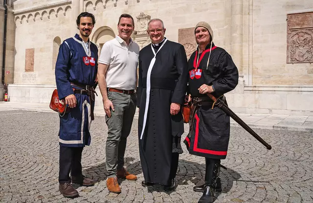 Matthias Hofmeister-Kiss, Kulturleiter Stift Klosterneuburg, Bürgermeister Christoph Kaufmann (ÖVP), Stiftsdechant Clemens Galban, Can.Reg., Alexander Lung, Leiter des Marktamtes der Stadt Klosterneuburg. | Foto: Victor Liska