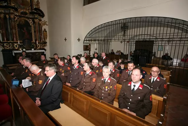 Beim Festakt durfte Feuerwehrkommandant Johannes Welles zahlreiche Ehrengäste willkommen heißen. | Foto: FF Neustift/Rosalia