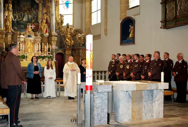 Mit eindrucksvollen Worten gestaltete Monsignore Gerhard Hörting den Gottesdienst in der Trofaiacher Rupertikirche und unterstrich das ehrenamtliche Engagement der freiwilligen Feuerwehrleute. | Foto: BFV Leoben/Tomsits
