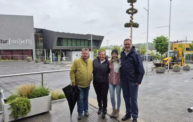 Von links: Bürgermeister Herbert Fürst mit den Chef-Diebinnnen Nicole und Bettina und Auslöseverhandler Christoph Meisinger. | Foto: SPG Hagenberg/Schweinbach