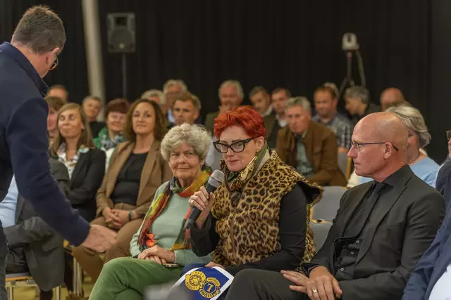 Im Anschluss durfte das Publikum Fragen an den Botschafter stellen. | Foto: Hubert Uranjek | picarto.at