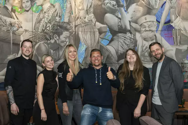 Das neue "Spelunke"-Team, v. l.: Alexander Knelle, Anna, Melanie und Michael Dvoracek, Elena Vacano und Alexander Scharf. | Foto: &amp;Social