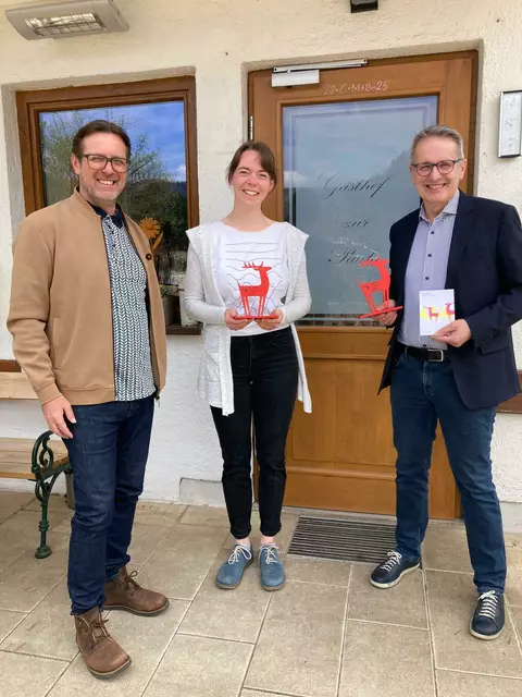 Susanna Stängl (M.) lädt die Menschen beim Viertelfestival in Lunz am See dazu ein, beim Nachbarschaftsorchester mitzumachen. | Foto: Tina Neumann