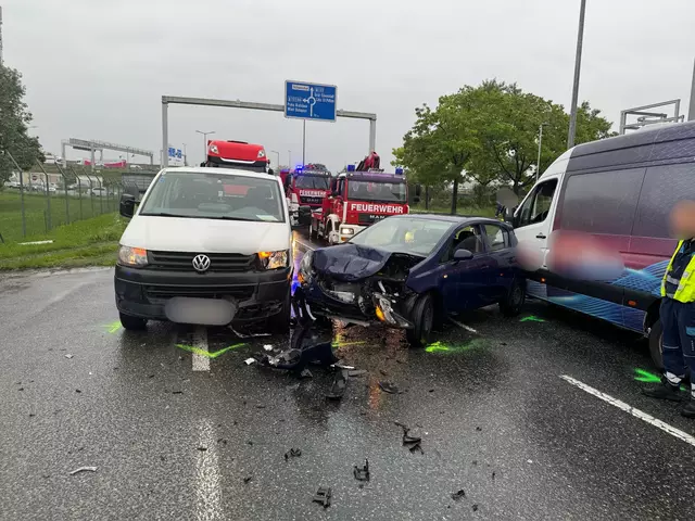 Sowohl im Ortsgebiet von Mannswörth als auch nahe der Autobahnauffahrt bei Schwechat ging im Frühverkehr zeitweise kaum noch etwas. | Foto: FF Schwechat