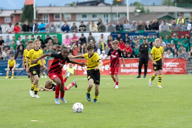 Top-Fußball-Nachwuchs lässt es krachen. | Foto: Cordial Cup