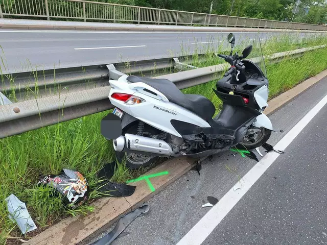 Auf der B70 kam es zu einer Kollision zwischen einem Motorroller und einem Pkw. | Foto: FF Rosental