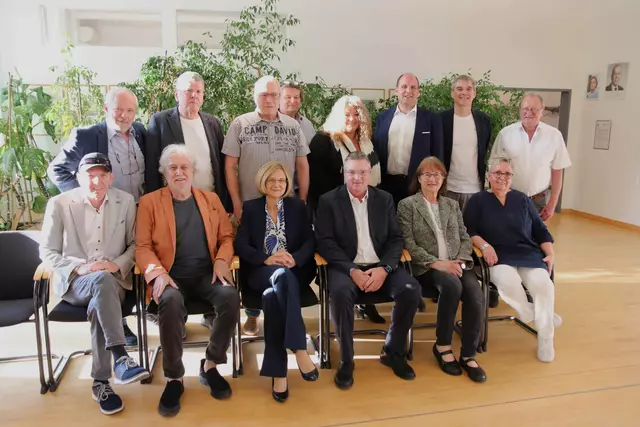 1. Reihe: Vize Bgm. Christain Pusch, Ing. Otto Strauss, Erika Hierwek, Bgm. Abg. z. NR Wolfgang Kocevar, Maria T. Melchior, Helene Swoboda 2. Reihe: Walter Donig, Josef Oteczka, Wolfgang Pollak, Anton Kosar, Andrea Körper, Matthias Hacker, Thomas Cichra, Gerald Valenta. | Foto: Stadtgemeinde Ebreichsdorf