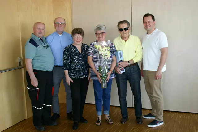 Josef Stimakovits, Diakon Pisti Guczogi, Anni Kastelitz, Renate Stimakovits, Alois Pöltl, Stefan Guczogi. | Foto: Gemeinde Steinberg-Dörfl
