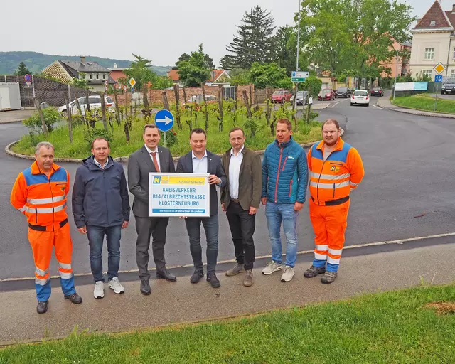 Harald Kleindienst (Straßenmeisterei Tulln), Ing. Bernhard Klammer (Stadtgemeinde Klosterneuburg - Tiefbau und Verkehr),  LAbg. Christoph Kaufmann MAS (Bgm. von Klosterneuburg), LAbg. Andreas Bors (i.V. LH-Stv. Udo Landbauer), DI Harald Kaufmann (Leiter der NÖ Straßenbauabteilung Tulln), Michael Bamberger (Leiter der Straßenmeisterei Tulln), Lukas Wallisch (Straßenmeisterei Tulln) | Foto: NÖ STD