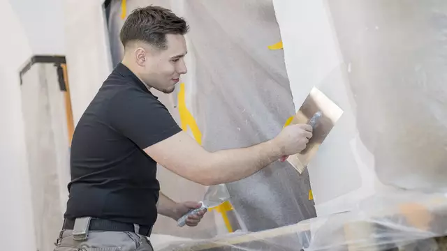 „Mein Hobby war schon immer das Handwerk“, so Omerovic. „Es hilft mir heute enorm, dass ich schon früh handwerkliches Geschick entwickeln konnte.“ | Foto: WKS/Neumayr