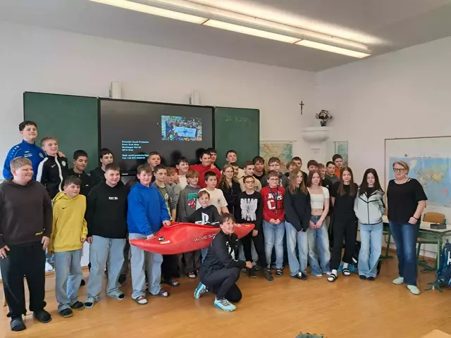 Olympionikin und Weltmeisterin Uschi Profanter stand den Schülerinnen und Schülern in der Mittelschule 2 in Leibnitz Rede und Antwort. | Foto: MS2