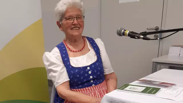 Die 83-jährige Ingeborg Reiter hat nach Pensionsantritt das Schreiben für sich entdeckt. | Foto: Caritas