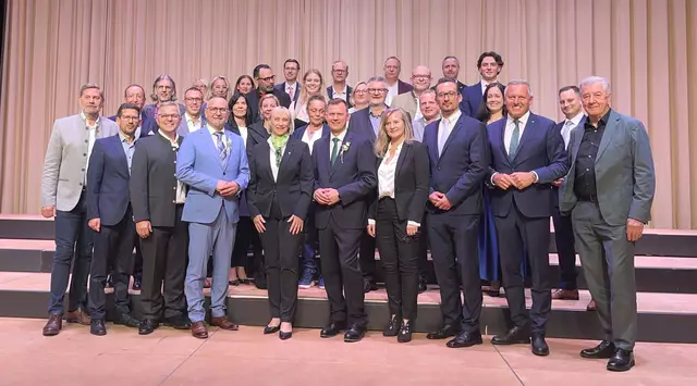 Der neu gewählte Gemeinderat der Stadtgemeinde Leibnitz mit Bürgermeister Daniel Kos, LH Mario Kunasek und Bezirkshauptfrau Karin Wiesegger-Eck | Foto: Waltaud Fischer