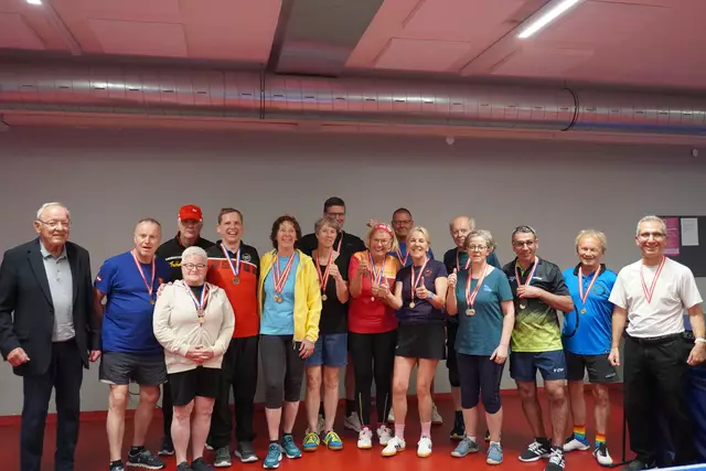 Die stolzen Siegerinnen und Sieger des 1. Tiroler Tischtennis Inklusionsturnier, der Vereinsmeisterschaften Tischtennis Breitensport Tirol, der Vereinsmeisterschaften Tischtennis Behindertensportverein Innsbruck und der
2. Tiroler Parkinson Tischtennis Meisterschaften. | Foto: AMG